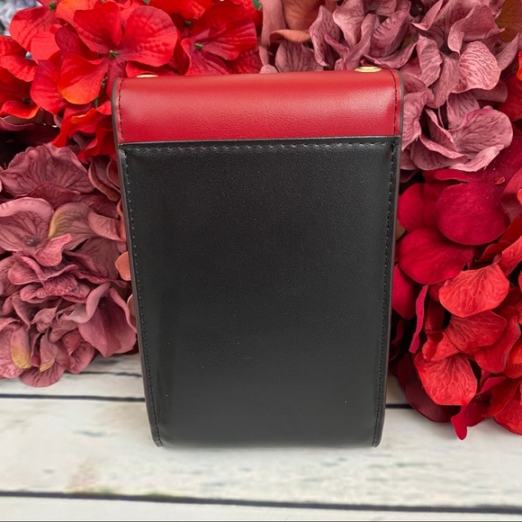 Multifunctional Vegan Leather Crossbody Purse - Picture 7 of 16